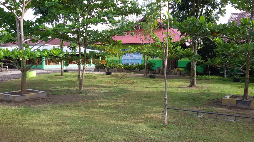 Taman-depan-Perpustakaan.jpg